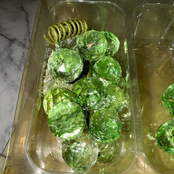 4 NEW Vintage Acrylic Faceted Green Ombré Grapes Cluster Decor Sugared Leaves - Picture 5 of 13